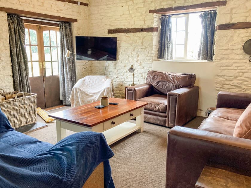 Living room/dining room | Granary - Werngochlyn Farm, Llantilio Pertholey, near Abergavenny