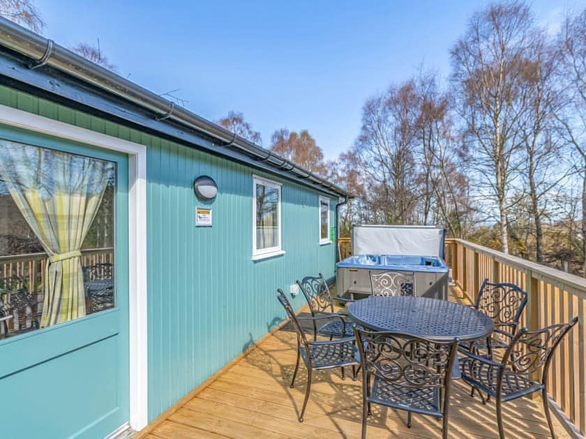 Decking | Heather Lodge 17 - Kiltarlity Lodges, Beauly