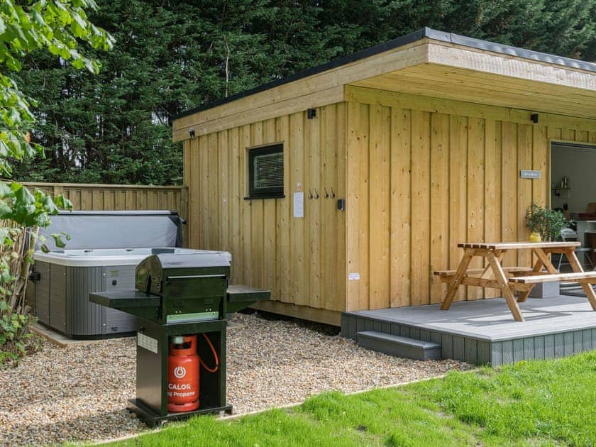 Sitting-out-area | Silver Birch - Woodland Cottages, Halstead