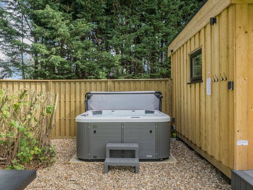 Hot tub | Silver Birch - Woodland Cottages, Halstead