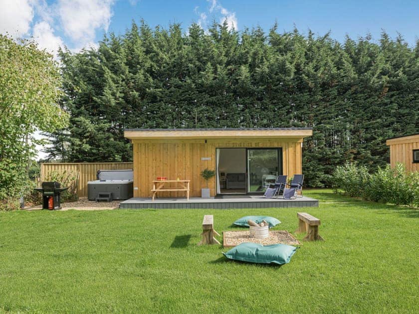 Garden and grounds | Silver Birch - Woodland Cottages, Halstead