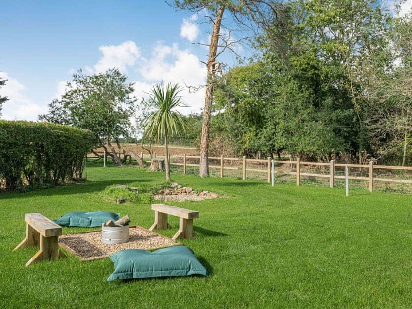Garden and grounds | Silver Birch - Woodland Cottages, Halstead