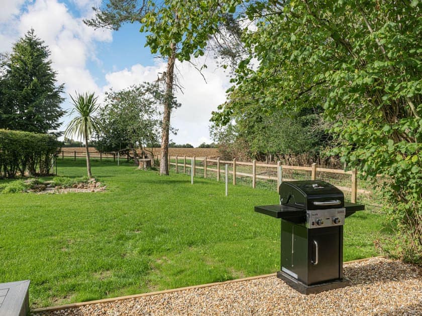 Garden and grounds | Silver Birch - Woodland Cottages, Halstead
