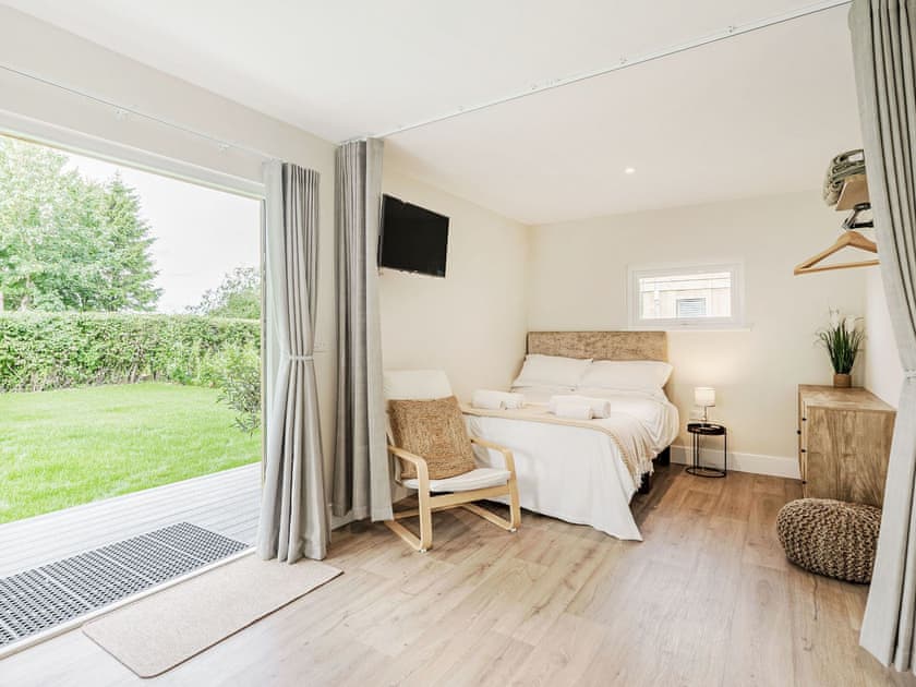 Open plan living space | English Oak - Woodland Cottages, Halstead