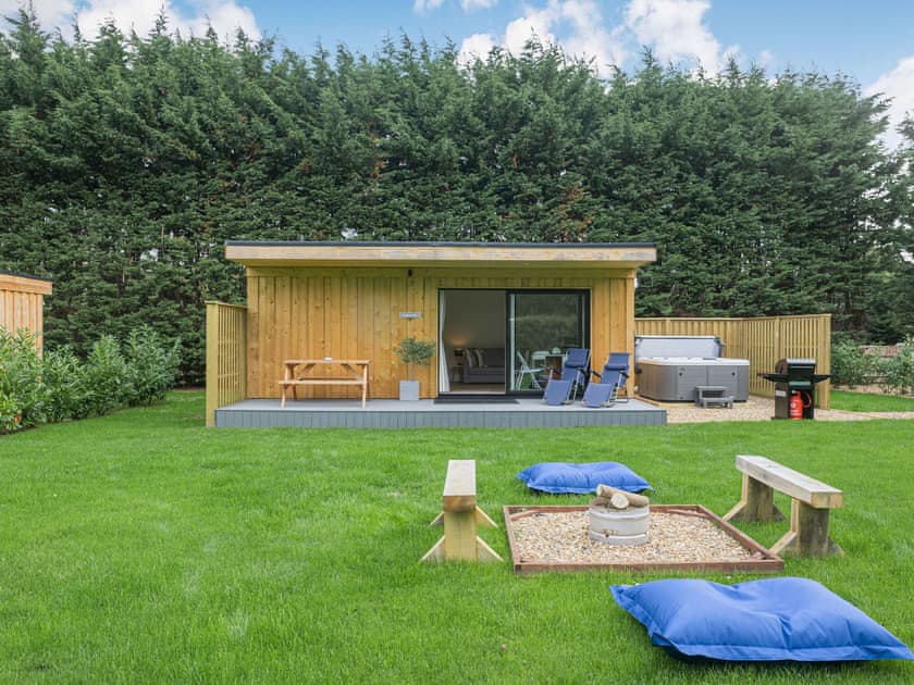 Garden and grounds | English Oak - Woodland Cottages, Halstead