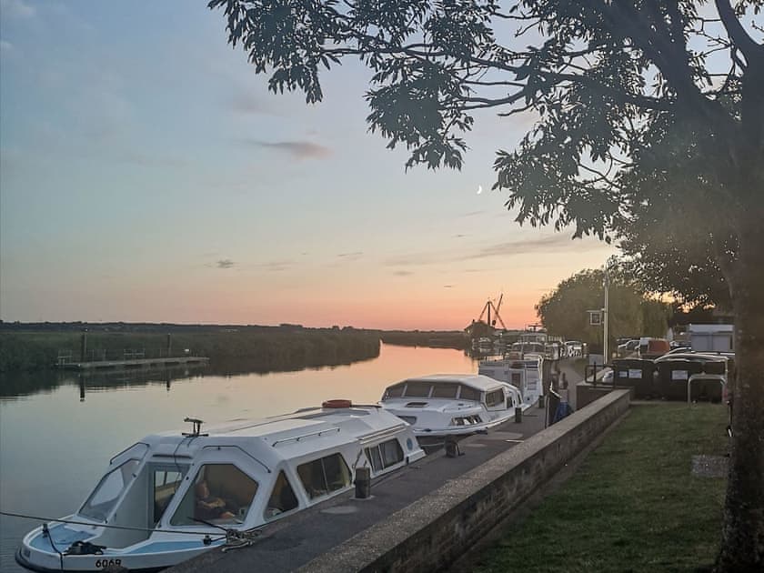 Surrounding area, Reedham riverside | Elm Barn View - Elm Barn, Freethorpe