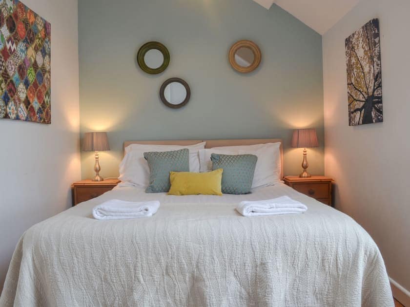 Double bedroom | Old Cart House - Treberfedd Farm, Lampeter, near Aberaeron