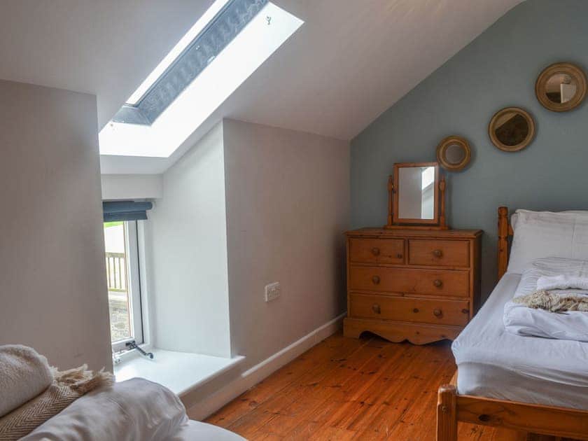 Twin bedroom | Old Cart House - Treberfedd Farm, Lampeter, near Aberaeron