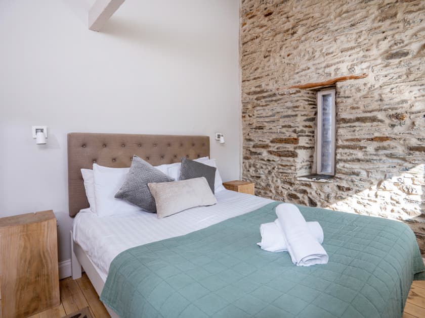 Double bedroom | Granary Cottage - Treberfedd Farm, Lampeter, near Aberaeron