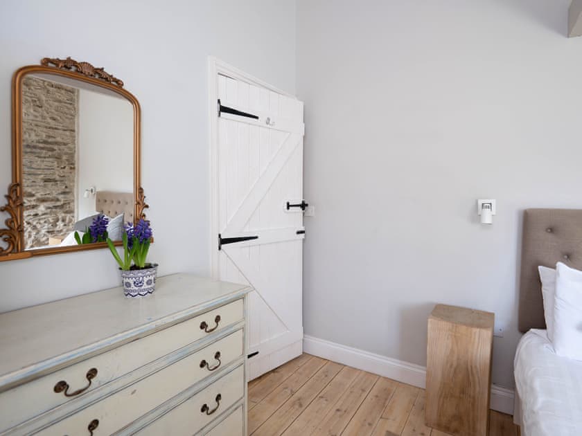 Double bedroom | Granary Cottage - Treberfedd Farm, Lampeter, near Aberaeron
