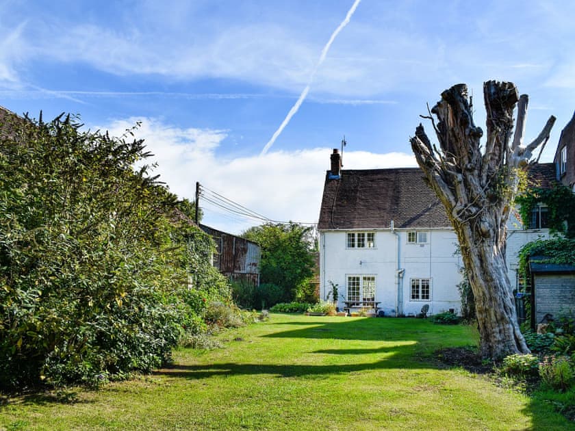 Dairy Farmhouse (ref UK40857) in East Grimstead Hoseasons