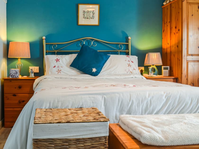 Double bedroom | Queensland Cottage, Saint Margaret’s at Cliffe