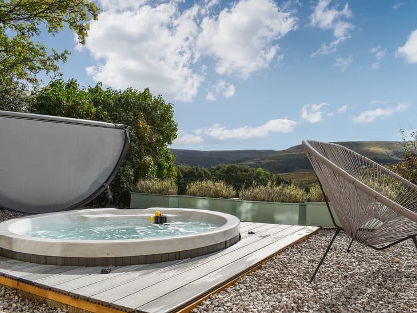 Hot tub | Goosander Cottage, Holme, near Holmfirth