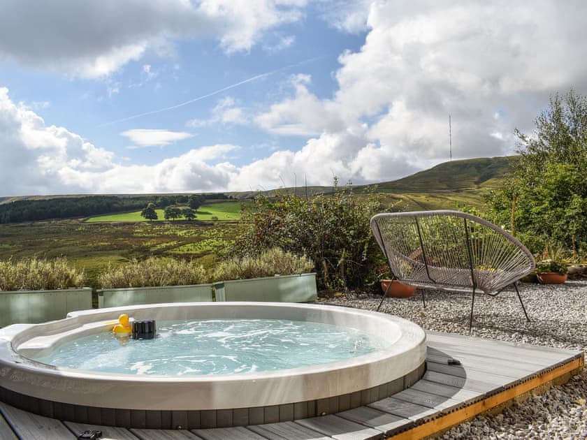 Hot tub | Goosander Cottage, Holme, near Holmfirth