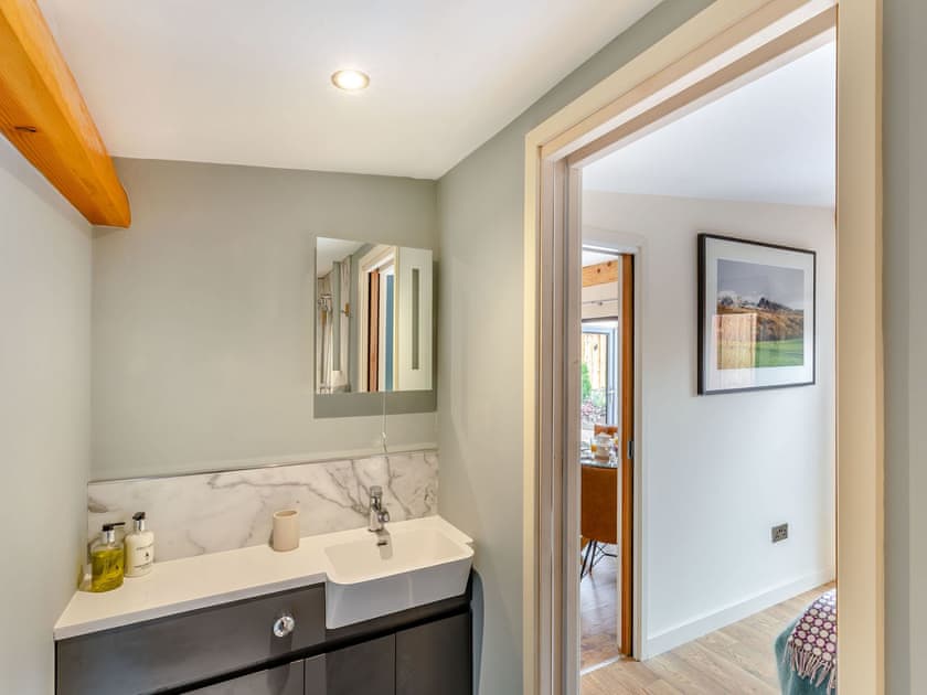 En-suite | Celyn - The Secret Garden, Llagadfan, Welshpool
