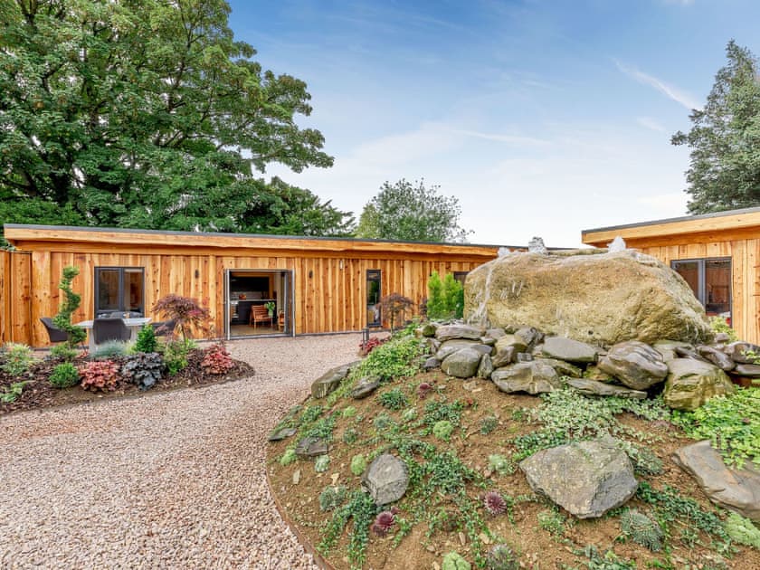 Setting | Celyn - The Secret Garden, Llagadfan, Welshpool