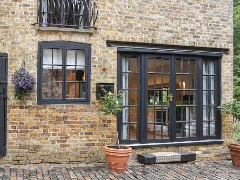 Exterior | The Barn, Sarrett, near Rickmansworth