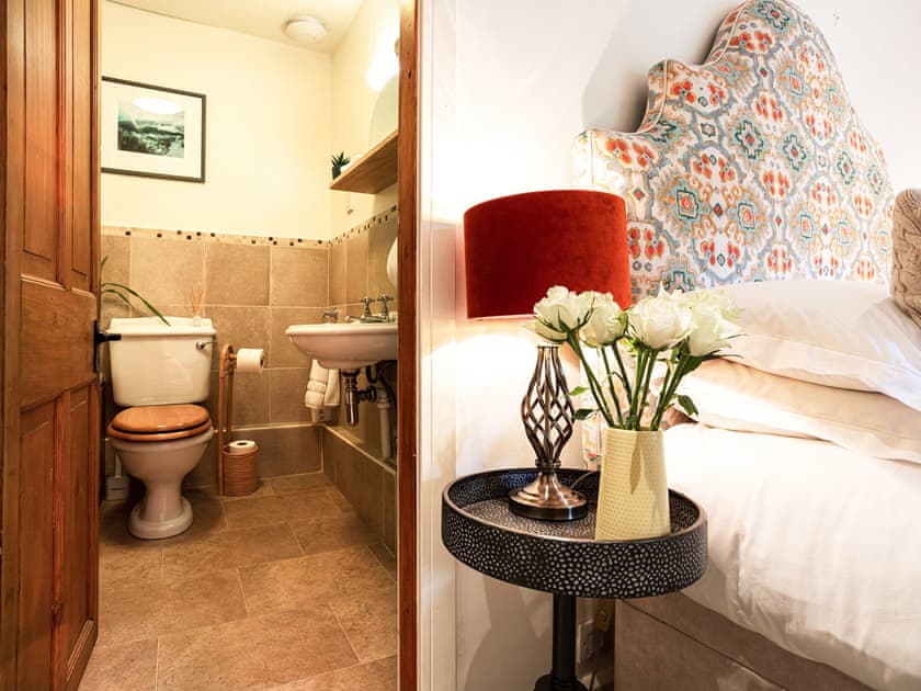 Bathroom | Garden Cottage - Steppingstones Riverside Terrace, Ambleside