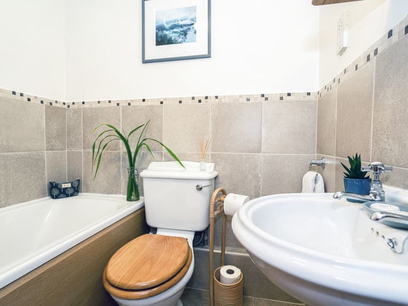 Bathroom | Garden Cottage - Steppingstones Riverside Terrace, Ambleside