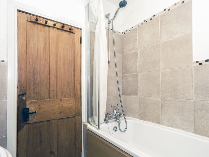 Bathroom | Garden Cottage - Steppingstones Riverside Terrace, Ambleside
