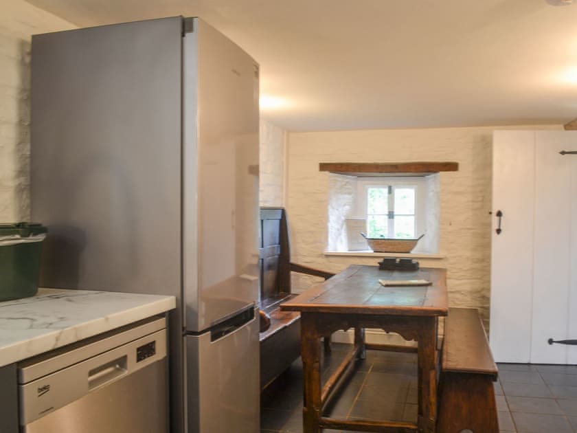 Kitchen/diner | Thatched Cottage - Treberfedd Farm, Lampeter, near Aberaeron