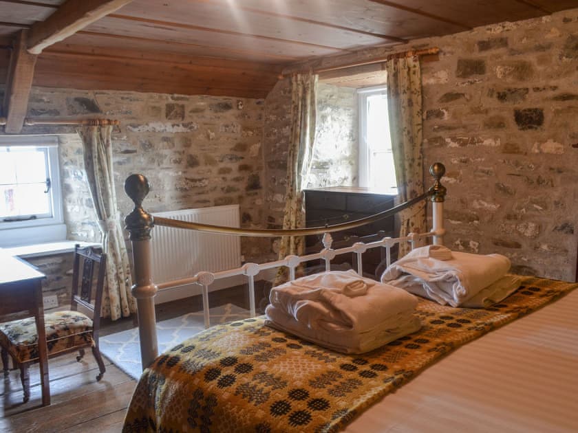 Double bedroom | Thatched Cottage - Treberfedd Farm, Lampeter, near Aberaeron