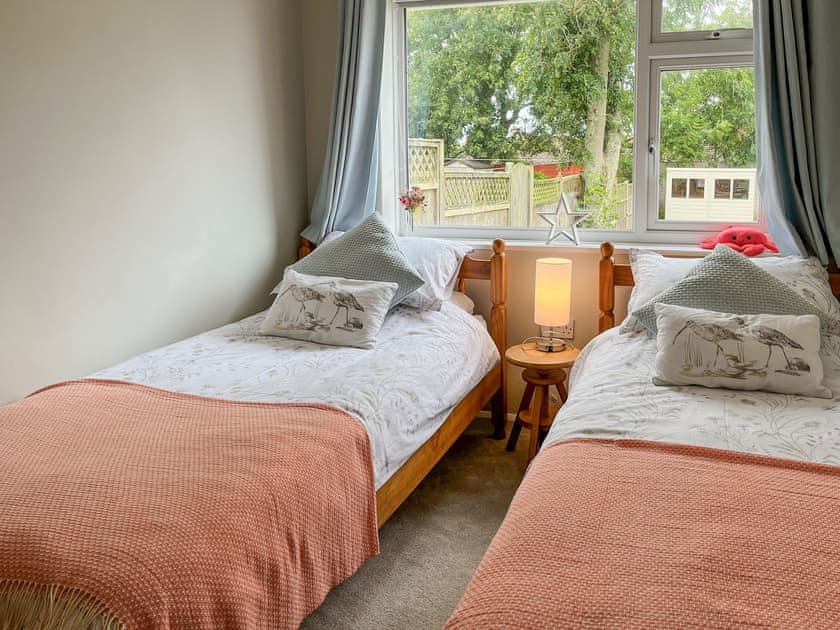 Twin bedroom | Evelyn, Port Isaac