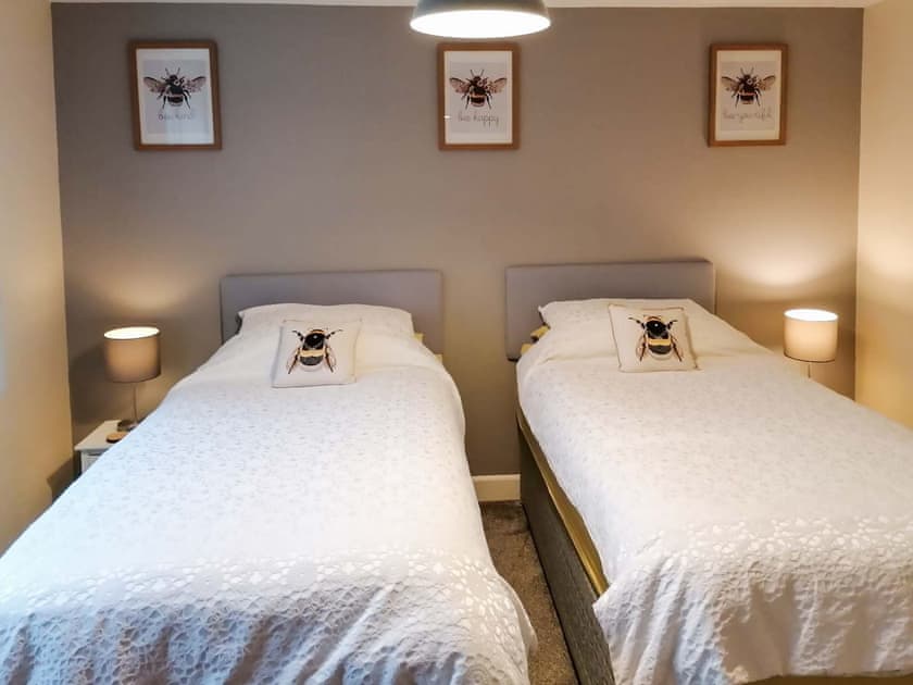 Twin bedroom | Oak House - Cysgod Y Coed Cottages, Llanrhaeadr, near Denbigh