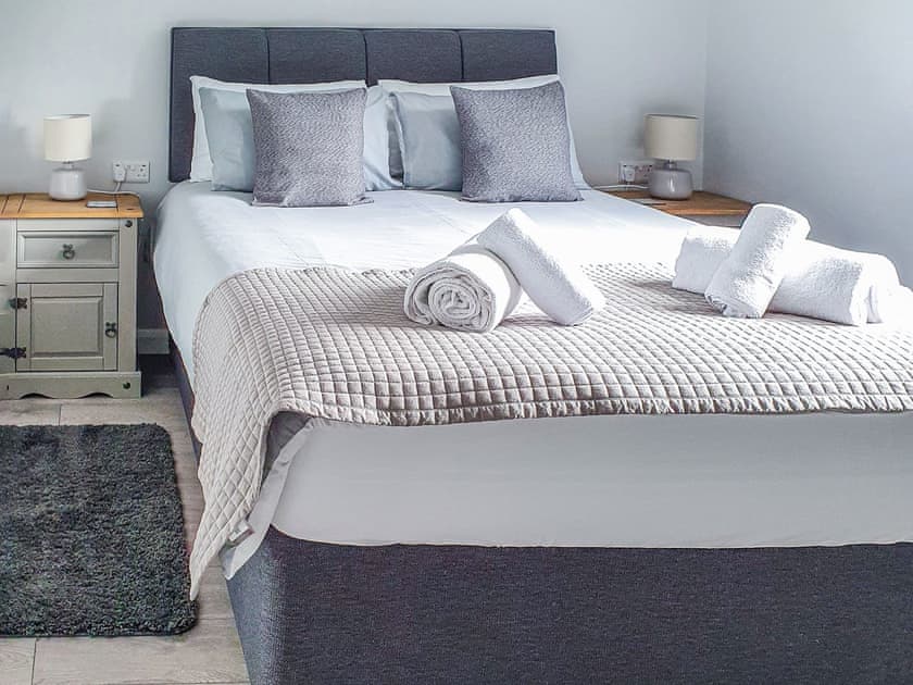 Double bedroom | Rose Lodge, Fern Lodge, Kingfisher Lodge - Springfield Meadows, Halwill Junction, near Beaworthy