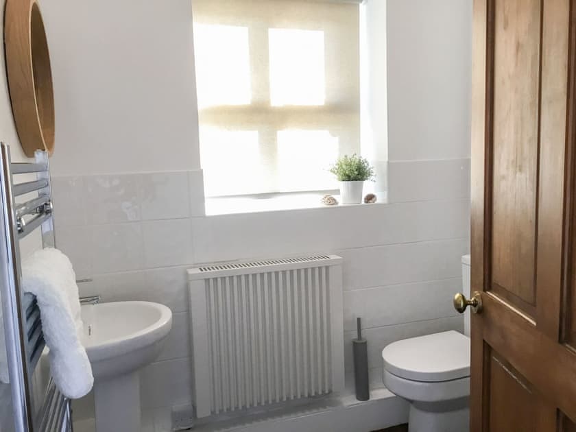 Bathroom | The Back House - The Apostles, Catacol, near Lochranza