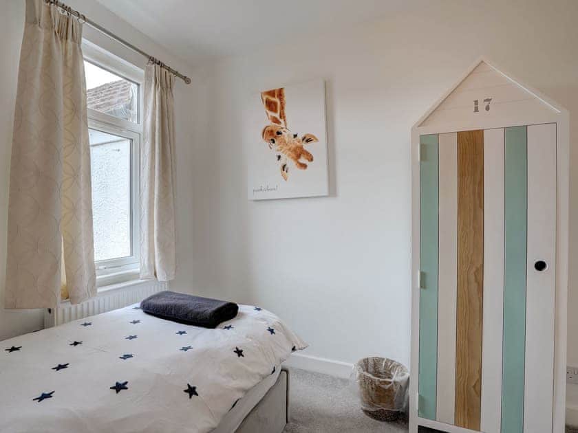 Twin bedroom | Holly House, Heacham