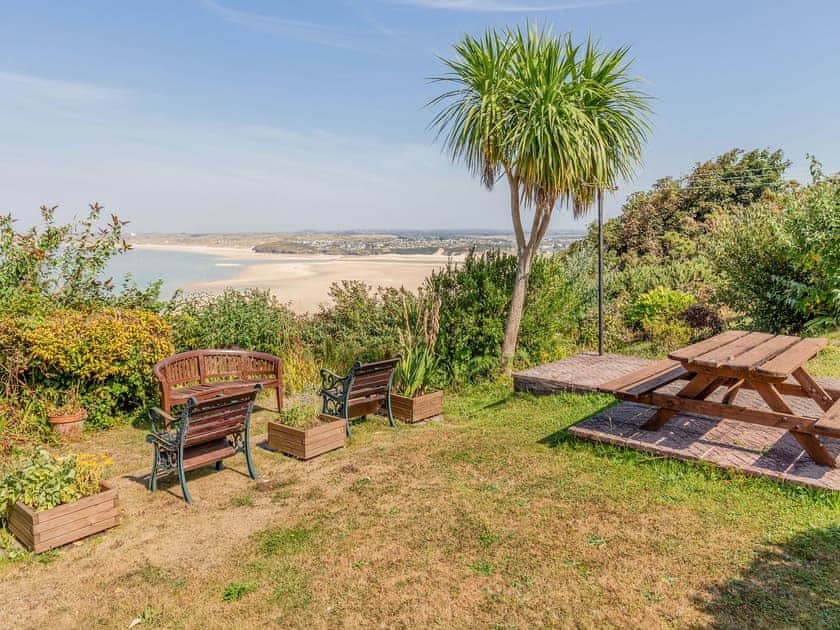 Tropical mature gardens with plenty of seating | Studio Sea Urchin, Carbis Bay, near St Ives