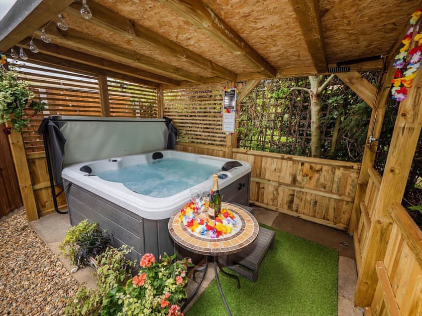 Private all-weather hot tub | The Norfolk Broads CottageFarthings, Wroxham
