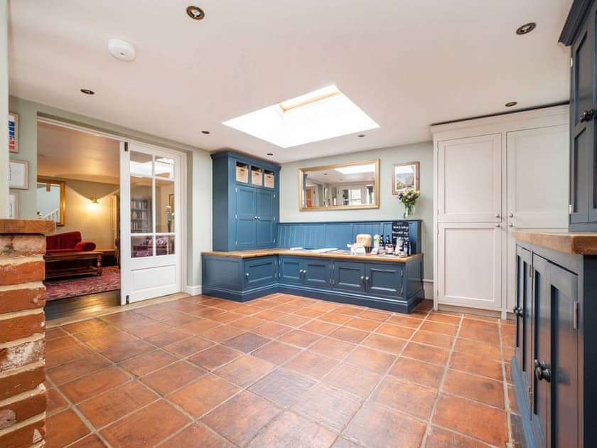 Kitchen with built in fridge freezer | The Norfolk Broads CottageFarthings, Wroxham