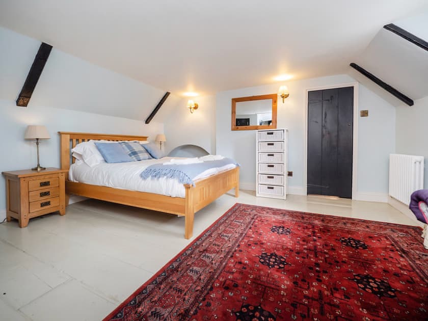 Master bedroom with king size bed and ensuite | The Norfolk Broads CottageFarthings, Wroxham