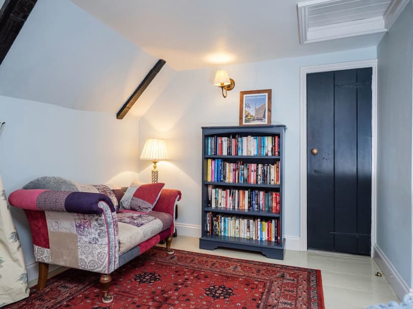 Master bedroom, reading nook | The Norfolk Broads CottageFarthings, Wroxham
