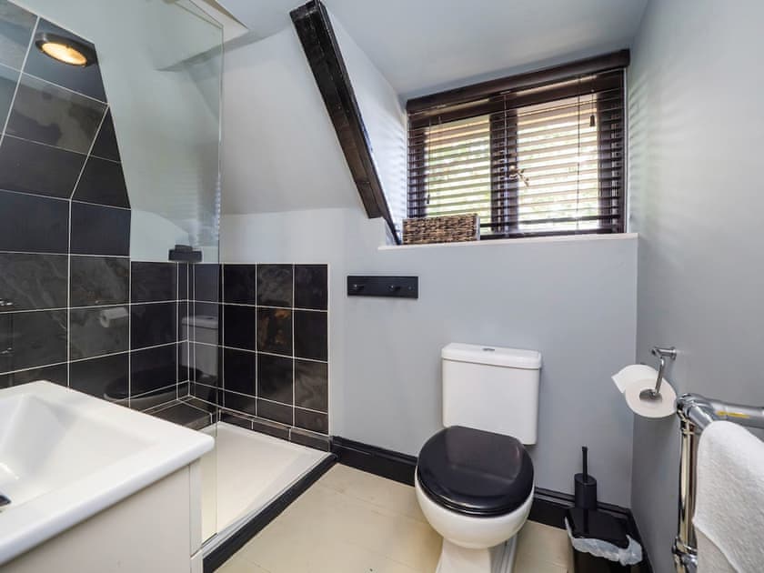 Master ensuite with rainfall shower and heated towel rail | The Norfolk Broads CottageFarthings, Wroxham
