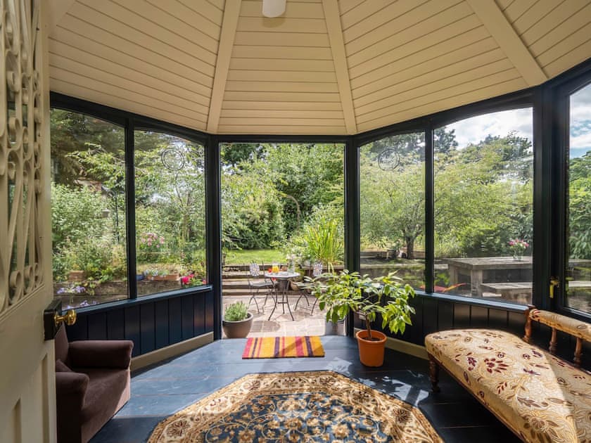 Sun room into back garden | The Norfolk Broads CottageFarthings, Wroxham