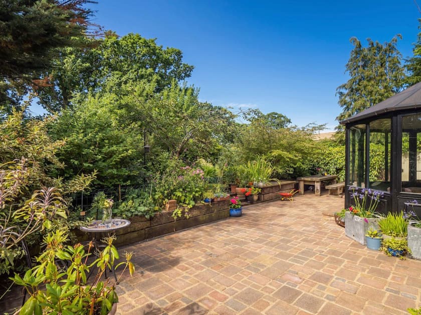 Garden with patio area | The Norfolk Broads CottageFarthings, Wroxham