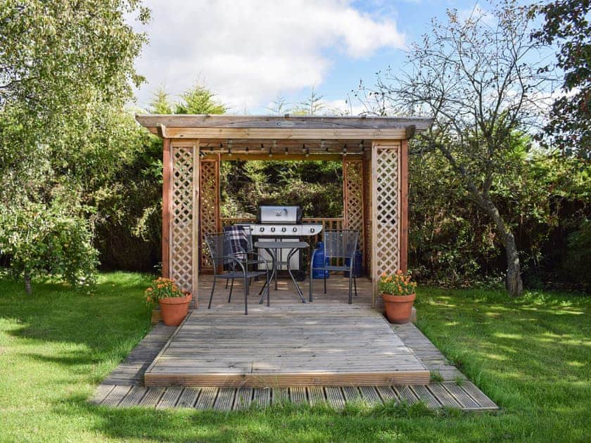 Built-in-BBQ | Orchard House - Blinkbonny Cottages, Auchtermuchty