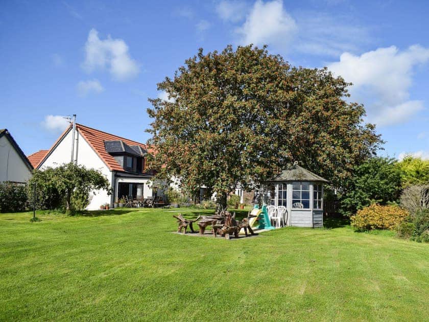 Garden | Fieldview - Blinkbonny Cottages, Auchtermuchty