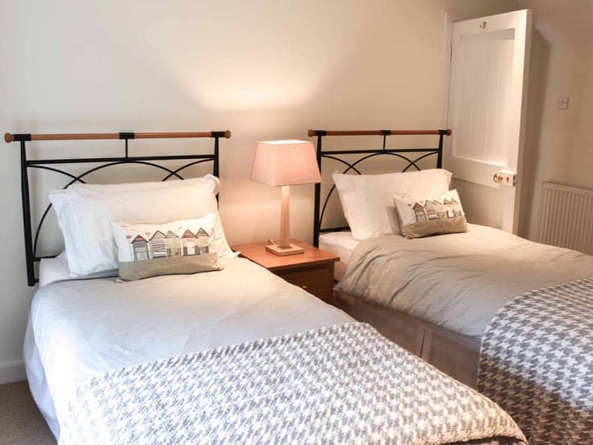 Twin bedroom | Greenbank, Veryan