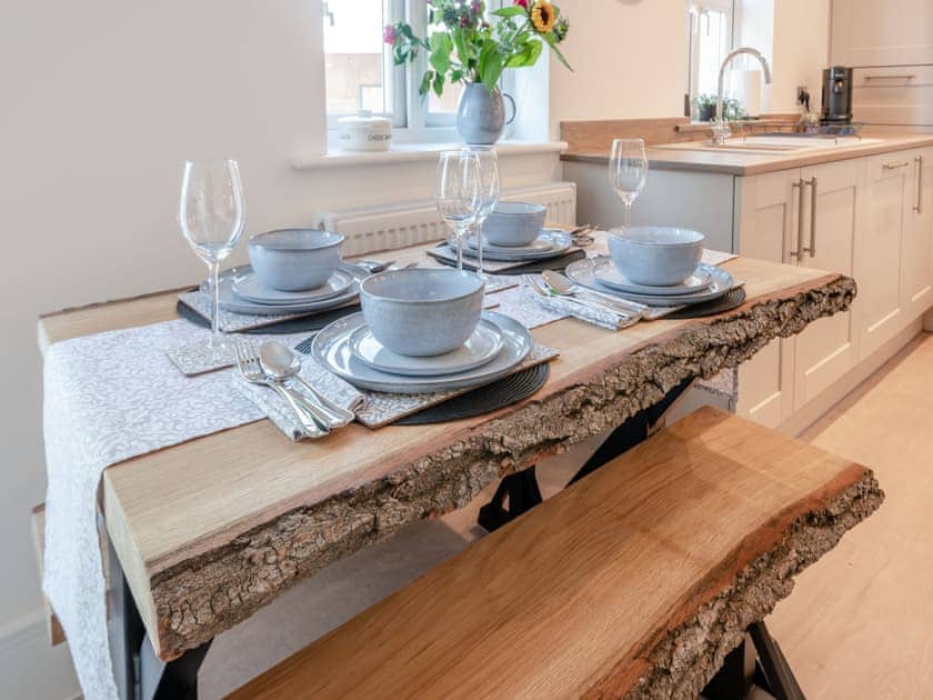 Hand made New Forest oak dining table | Forest Acorn, Brockenhurst