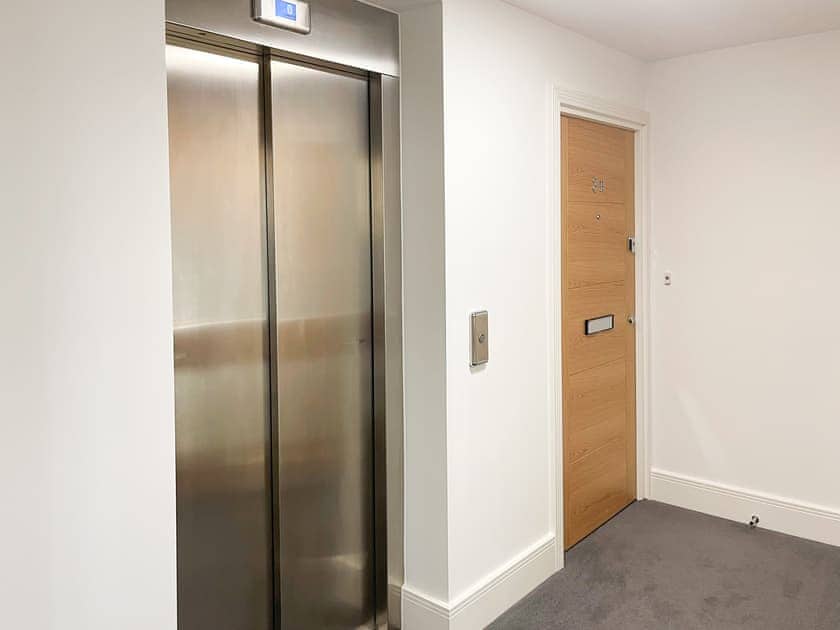 Ground floor entrance hallway with lift to the first floor on which Forest Acorn is located | Forest Acorn, Brockenhurst