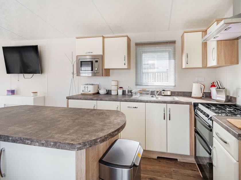 Kitchen | Red Wood Lodge - Lady Edith’s Duo, Scarborough