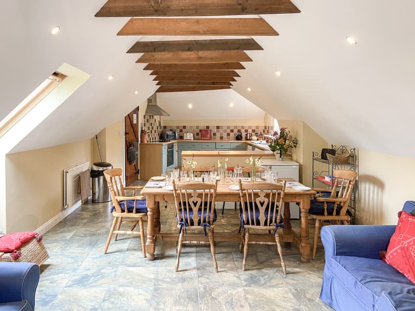Open plan living space | Fairlaw Garden Cottage, Reston
