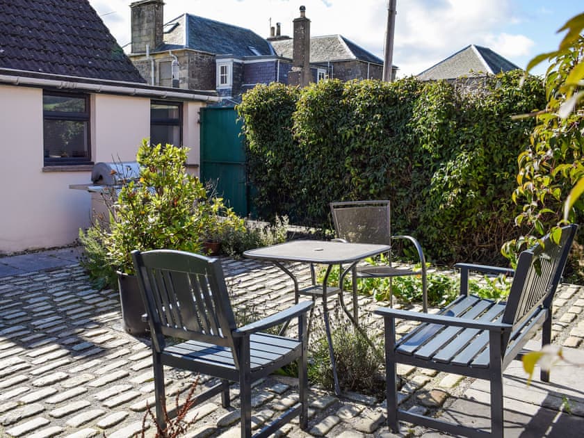Sitting-out-area | The Old Barn - Blinkbonny Cottages, Auchtermuchty