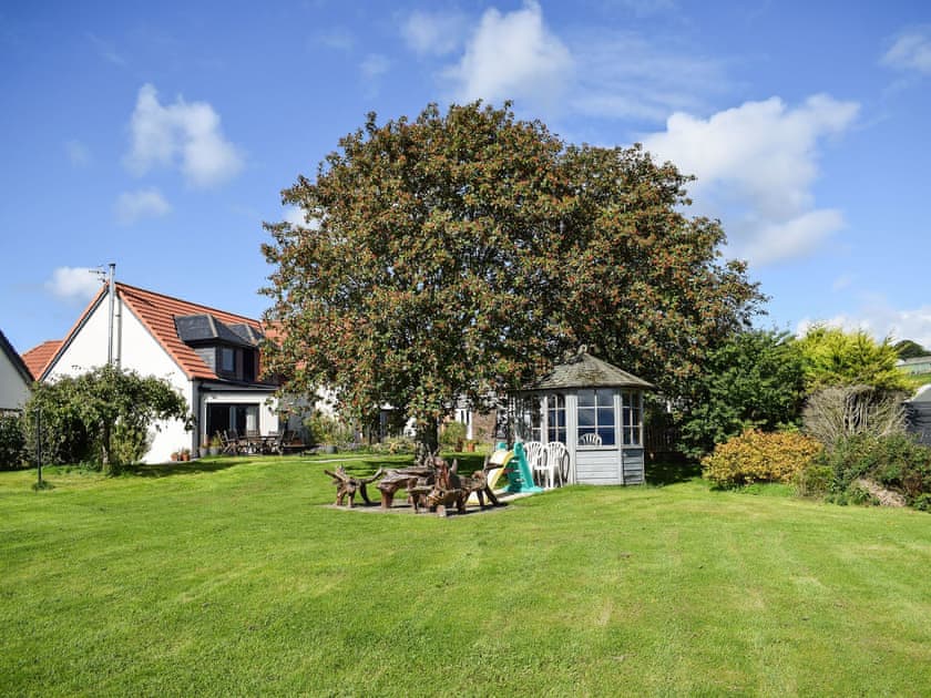 Garden and grounds | The Old Barn - Blinkbonny Cottages, Auchtermuchty