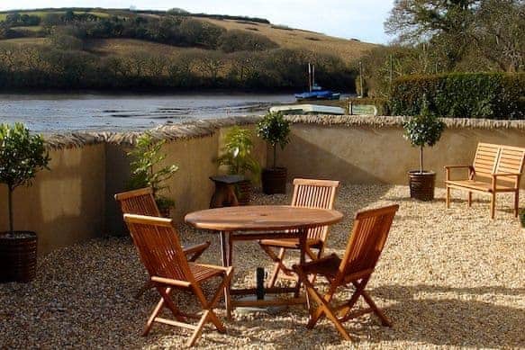 Riverside Cottage - Tregothnan Properties, Coombe