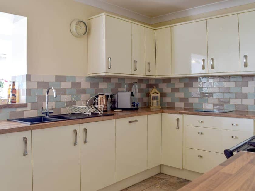 Kitchen | Sunshine Cottage, Kilgetty, near Saundersfoot